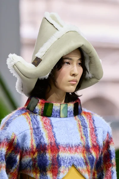 Look 80
